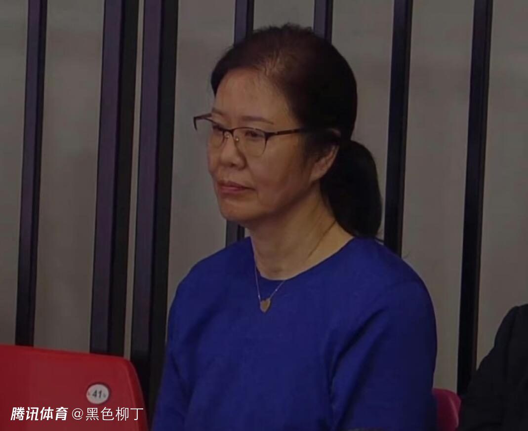 送外卖的打工妹